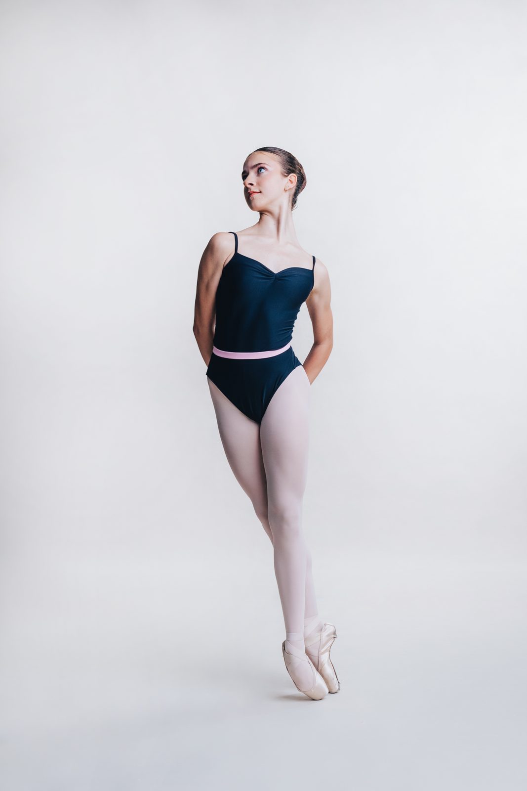 Étoile dancer in performance pose